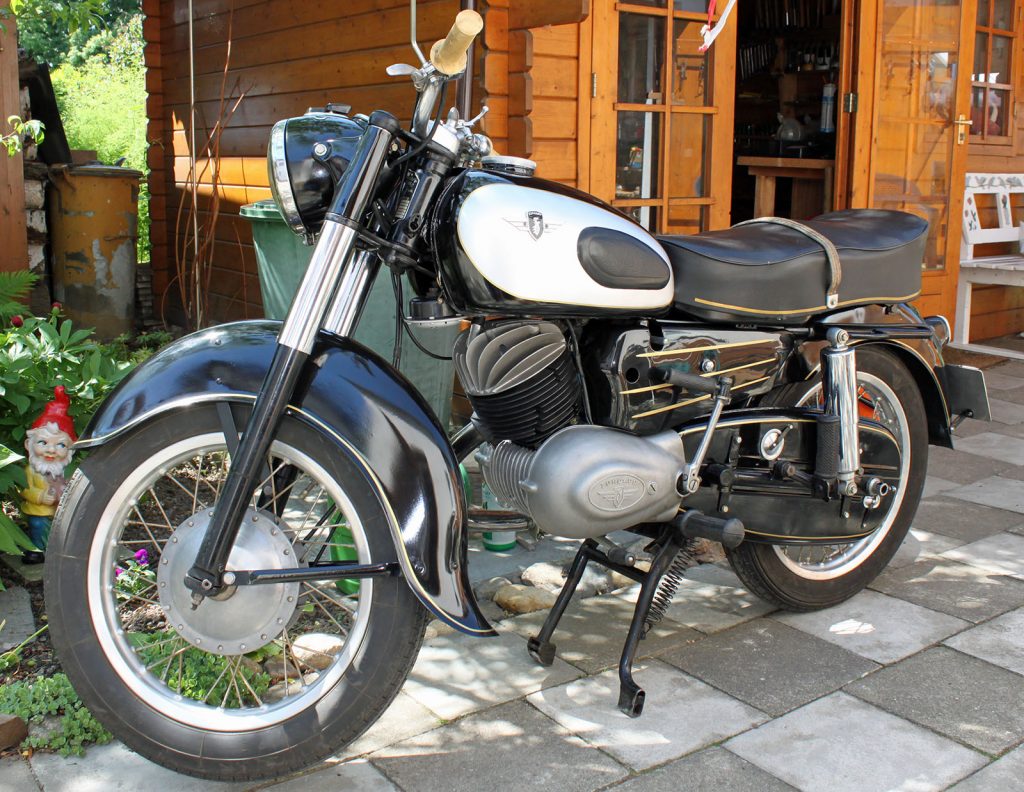 Zündapp 200S mit selbst lackiertem Reservetank und altem Sitzbankbezug
